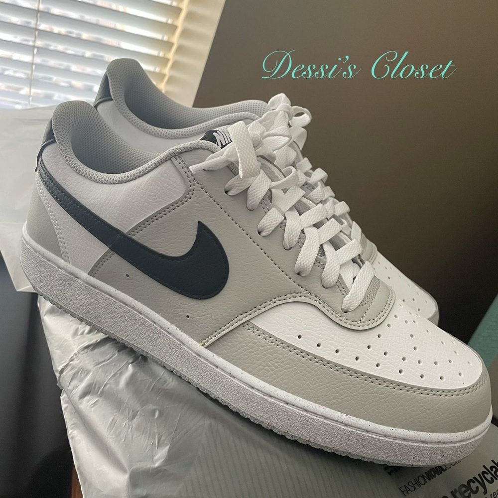 Nike Men's Low-Top Casual Sneaker in White, Light Gray, & Black - Picture 4 of 6